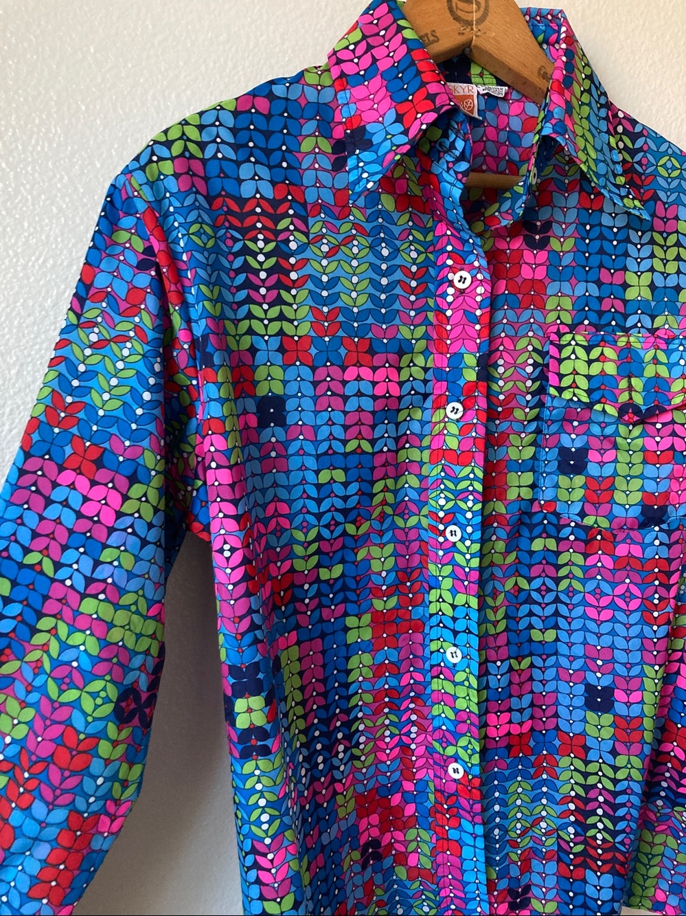 Vintage 70s SKYR colorful dagger collar disco mod button front shirt top blouse